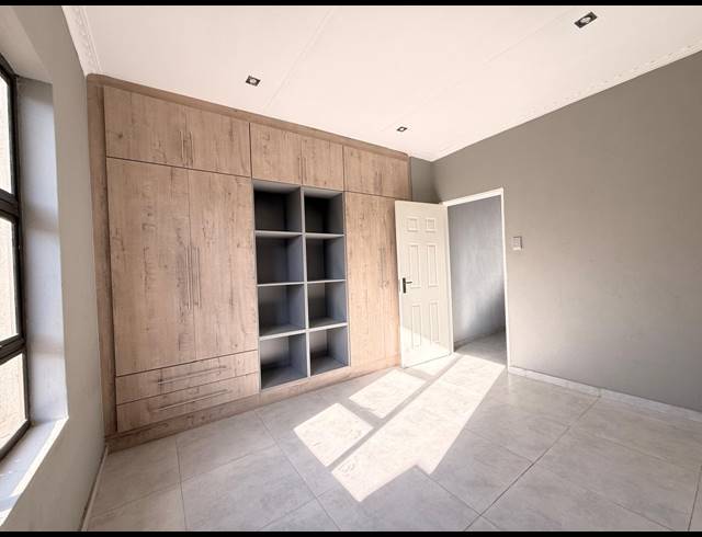 3 BEDROOM TOWNHOUSE FOR SALE IN SCHUINSHOOGTE